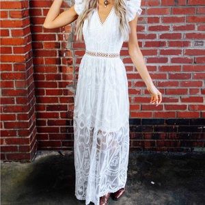 🏷️ NWT White Lace Maxi dress